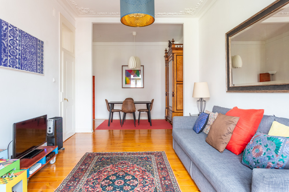 BRIGHT 2 BEDROOM APT 100M FROM AV. LIBERDADE preview