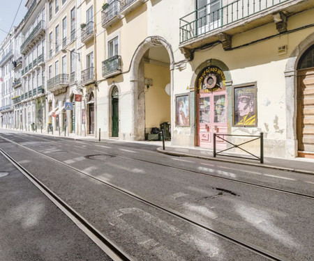 Quiet, central 2 bedroom Lisbon Pateo Apartment