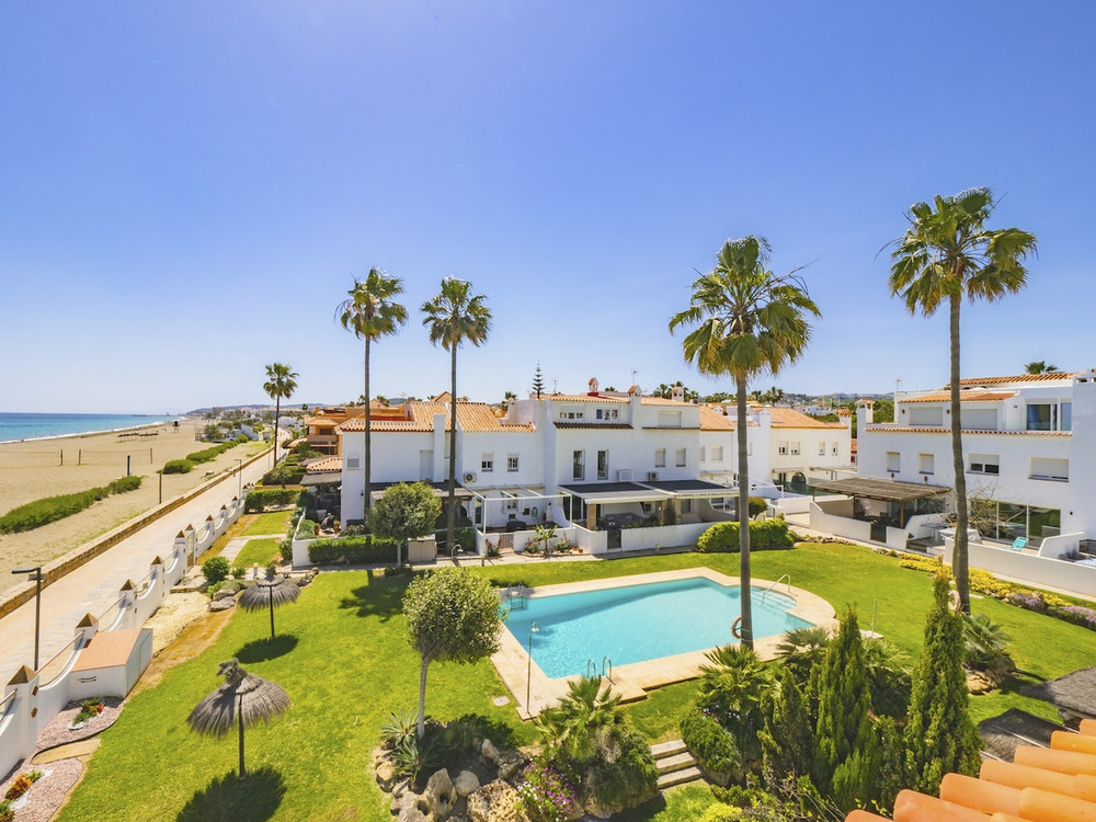 Cubo's Beachfront Marina de Casares House preview