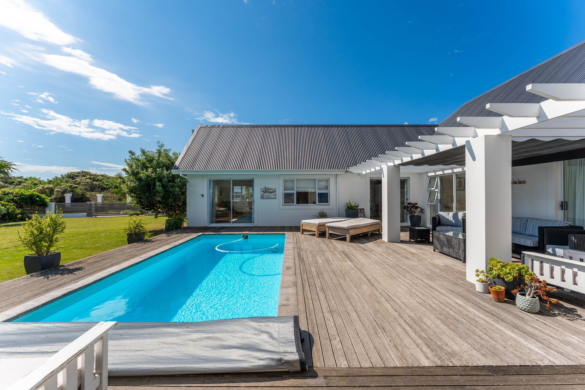 Pool deck with pergola seating