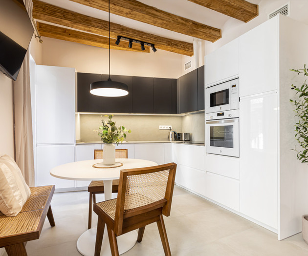 Super elegant, bright and centrally located