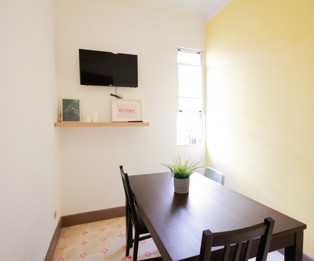 R0302- Room in flat to share in Eixample