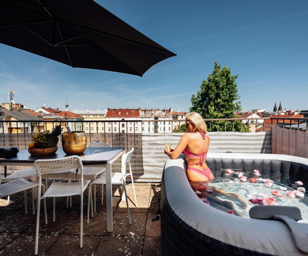 Elephant Signature penthouse • terasz és jakuzzi
