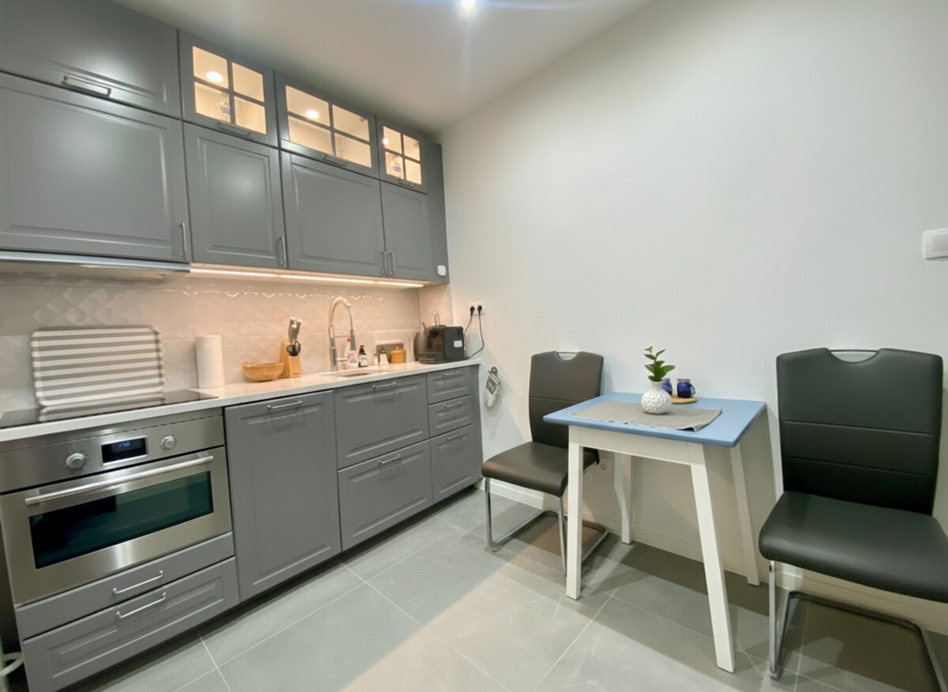 Full kitchen image 2