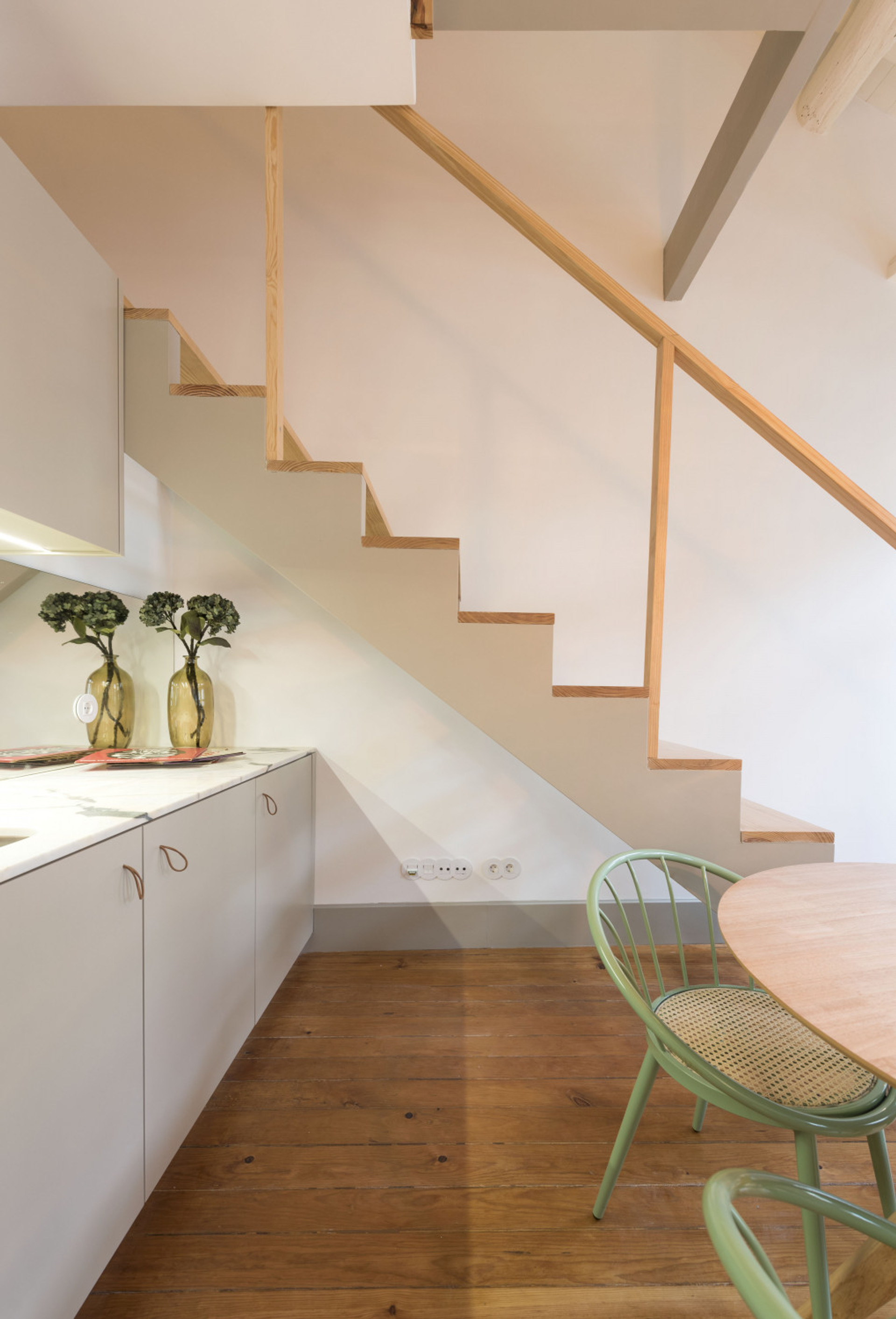 Kitchenette & Dining Area