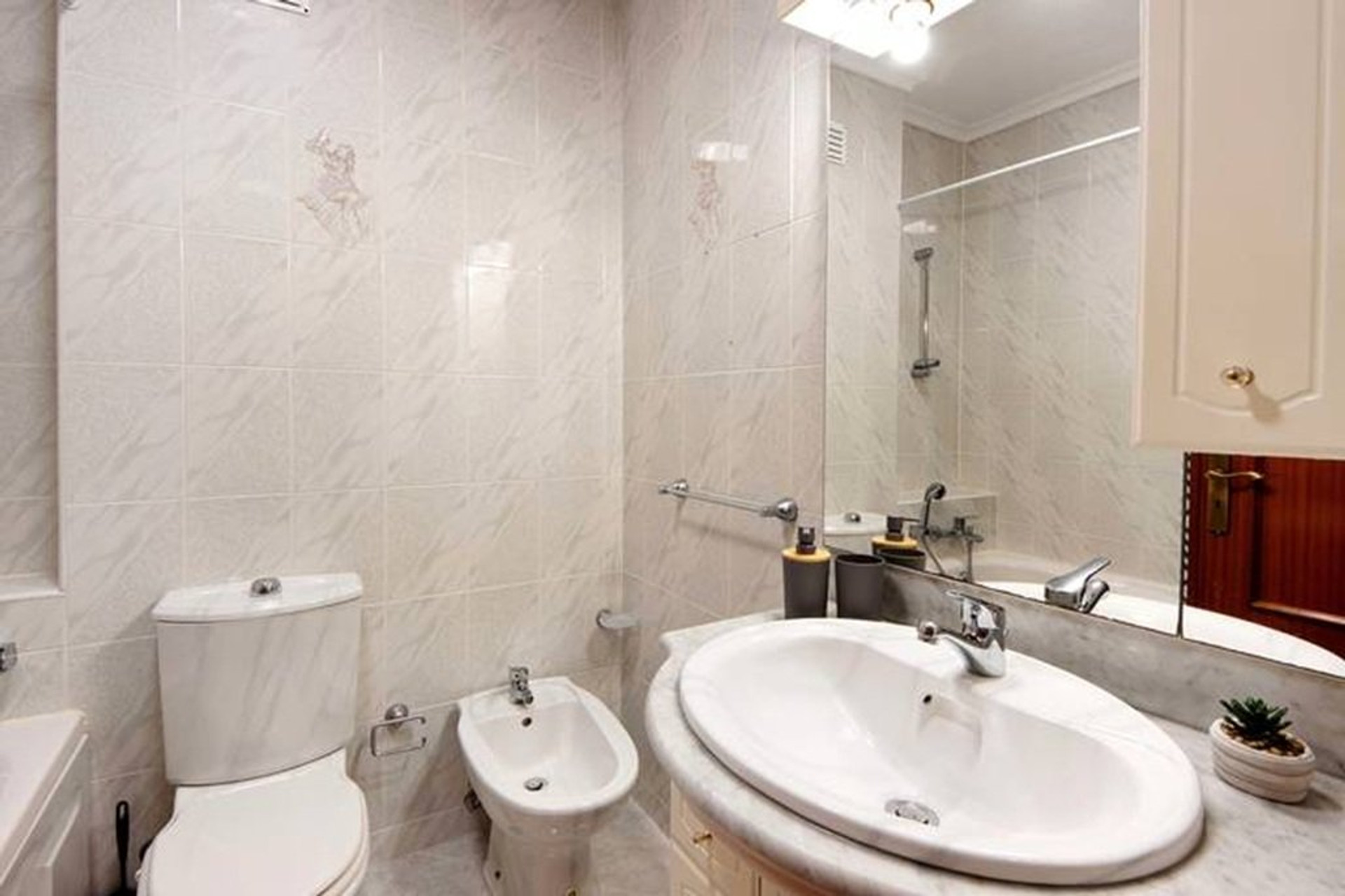 WC Suite 1