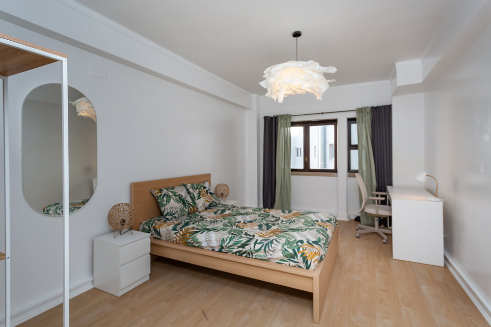 Room 10 - Av. Fontes Pereira Melo 3 6D preview