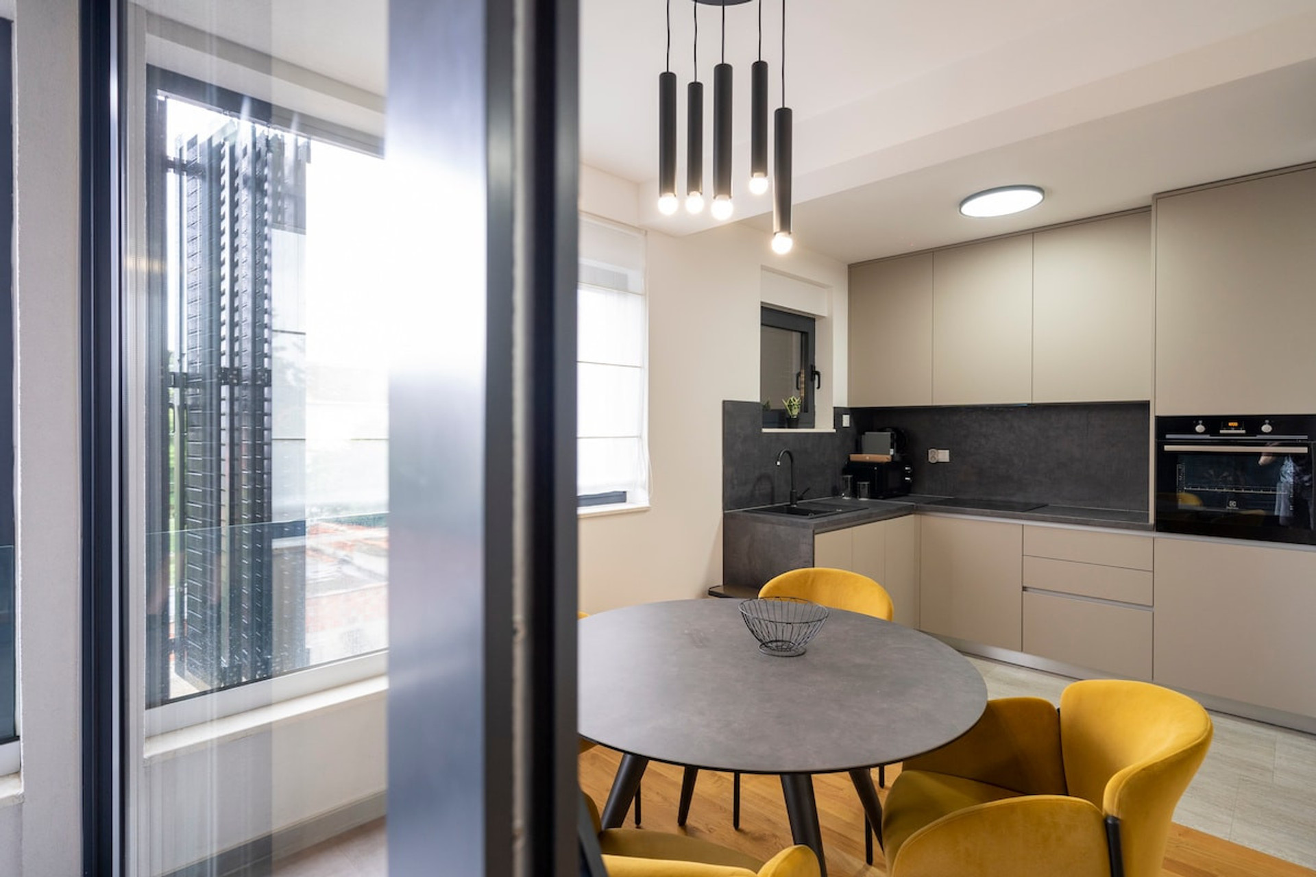 Full kitchen image 2