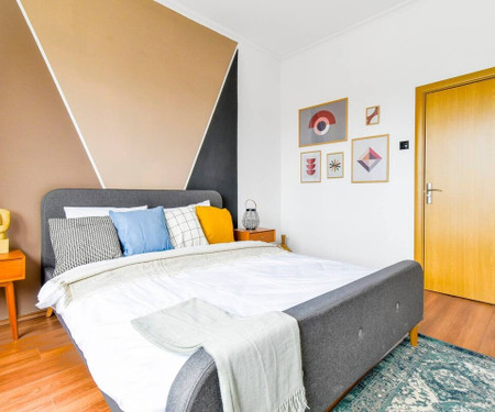 Super Fresh! 3BDR Apartment in Sofia Center's Arti