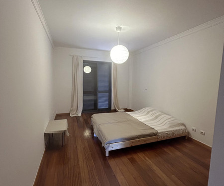 Spacious Room in T3 Shala-like Apartment