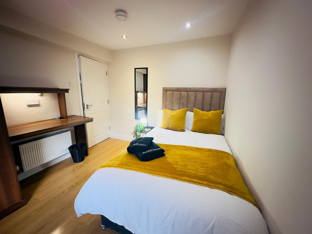 Spacious 6-Bedroom Terraced House | Sleeps 8 preview