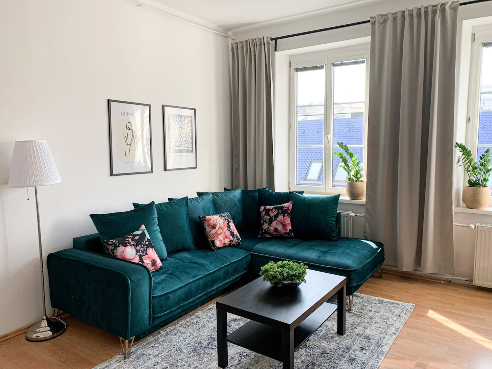Living room image 1
