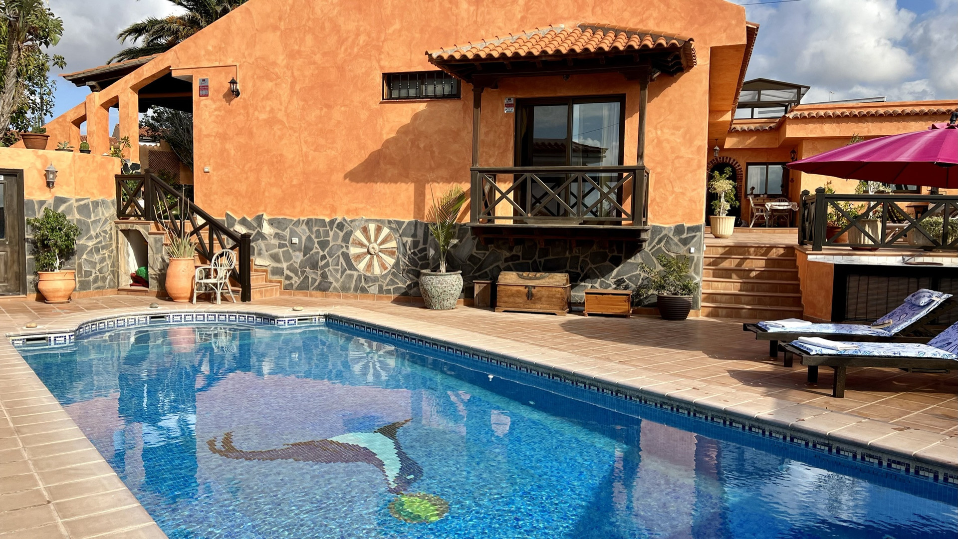 Shared heated pool with jacuzzi