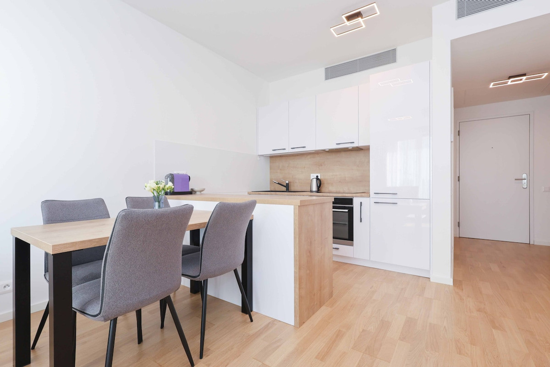 Dining area image 1