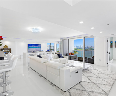 Miami Skyline Luxe Penthouse