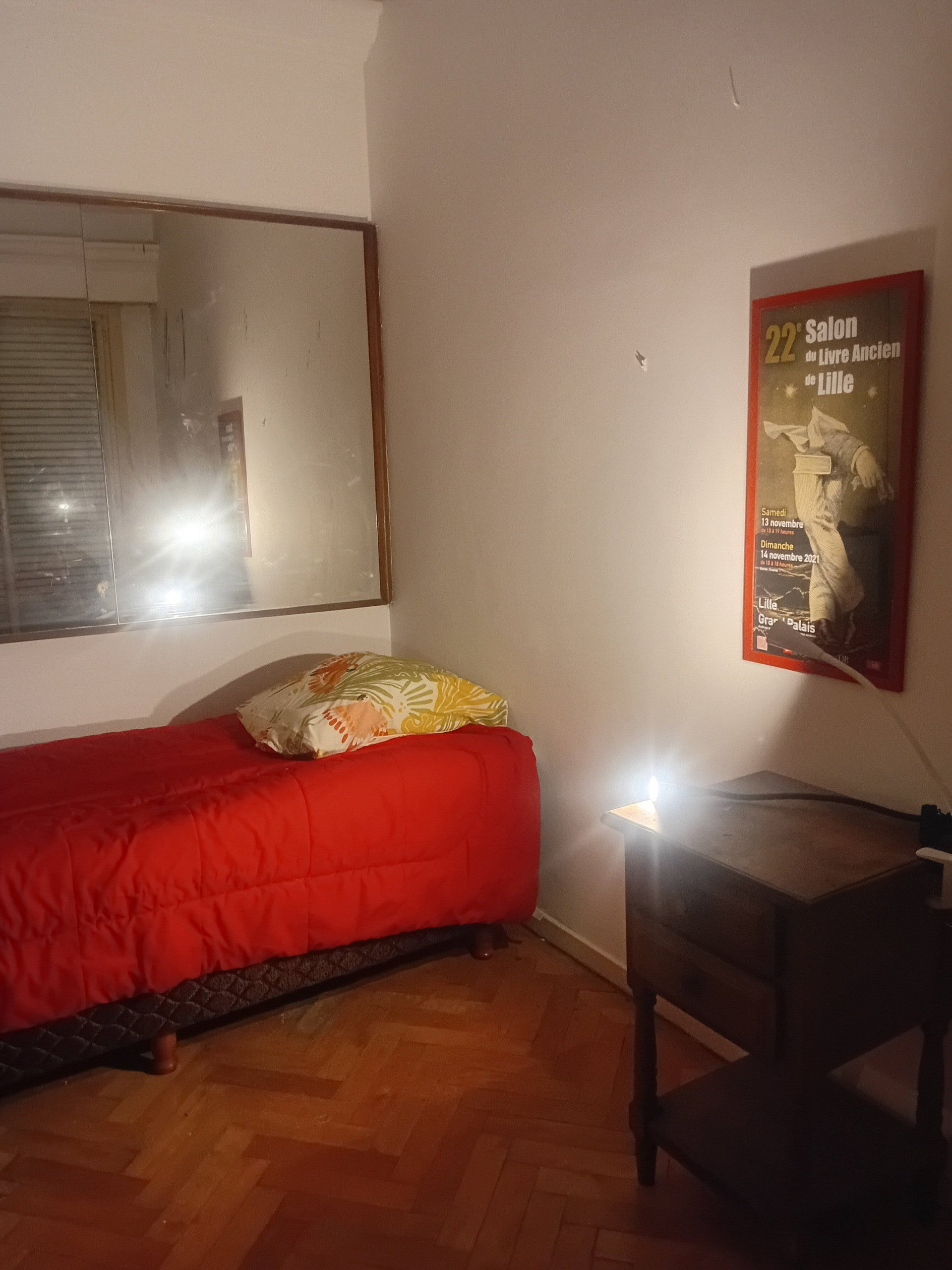 Bedroom with single bed