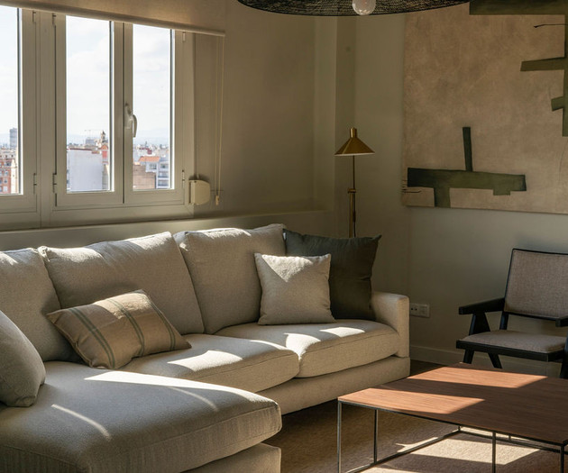 Big apartment with terras, Calle del Hospital 1.28