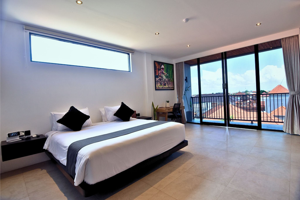 Suite with kitchenette & desk, pool, Canggu preview