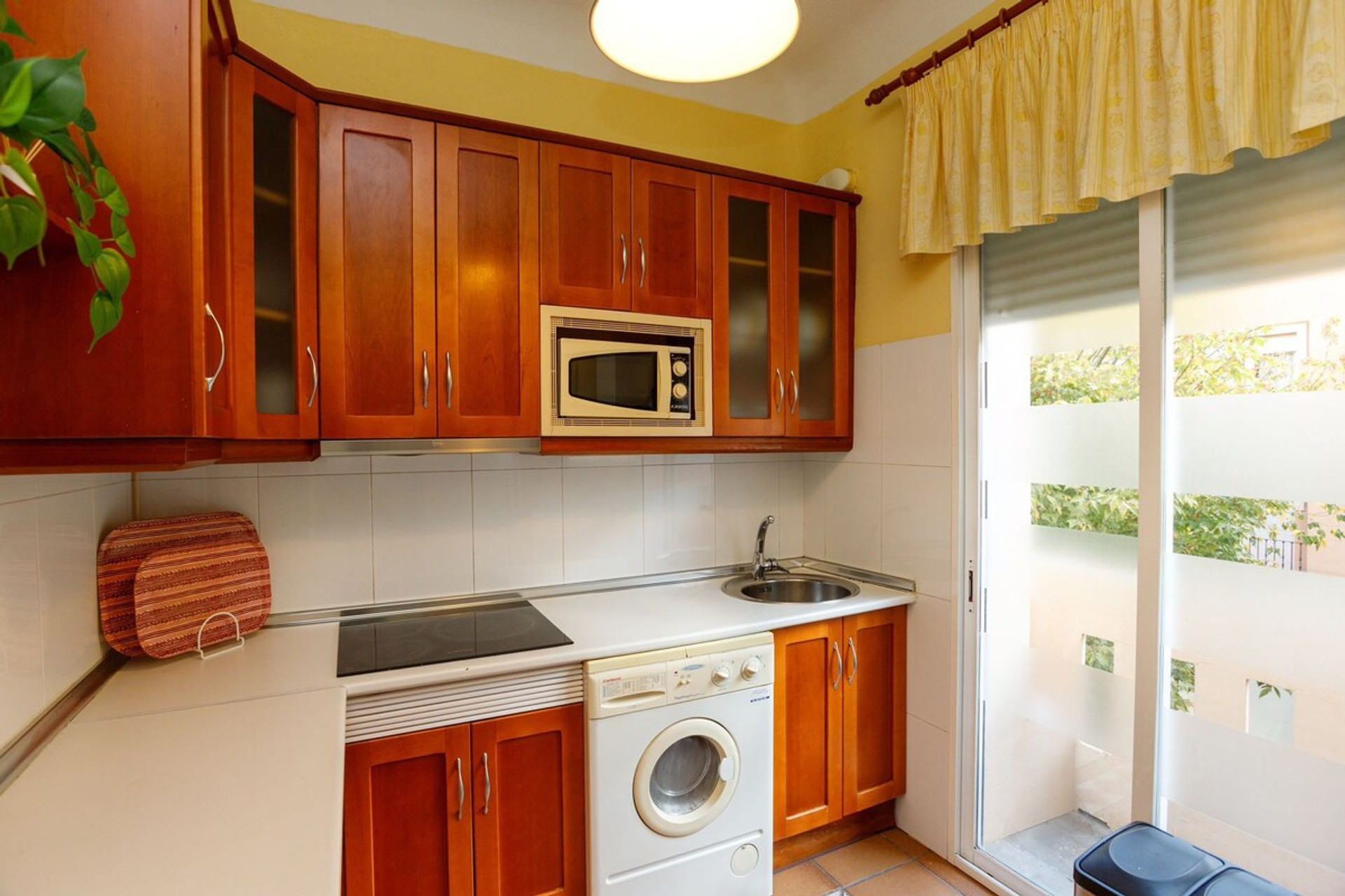 Full kitchen image 2