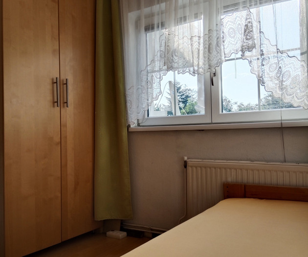 5 sepatrat bedrooms house ,U1-/S-Bahnstation near.