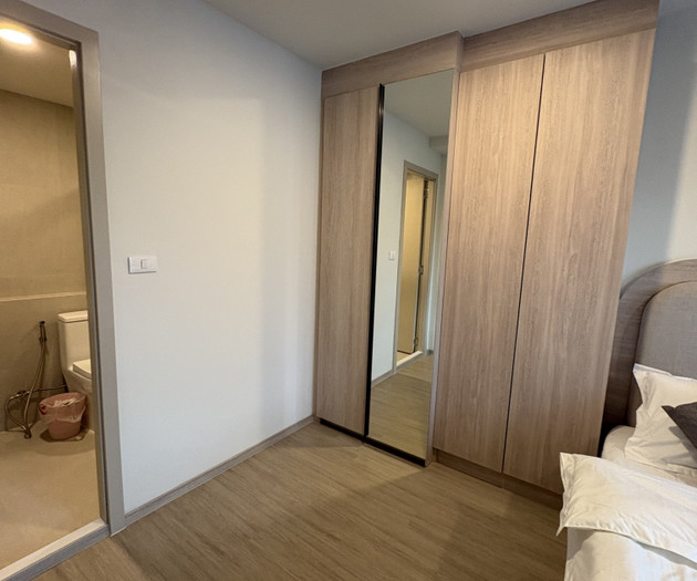 Modern Brand New 2 Bedrooms Condo at quiet corner