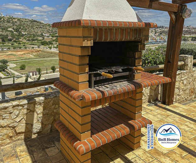 Villa Verde - 4 bedrooms, Marina view, pool & BBQ