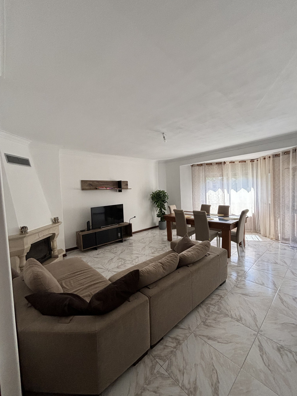 Spacious & Modern 3-Bedroom Apartment in Almada – preview