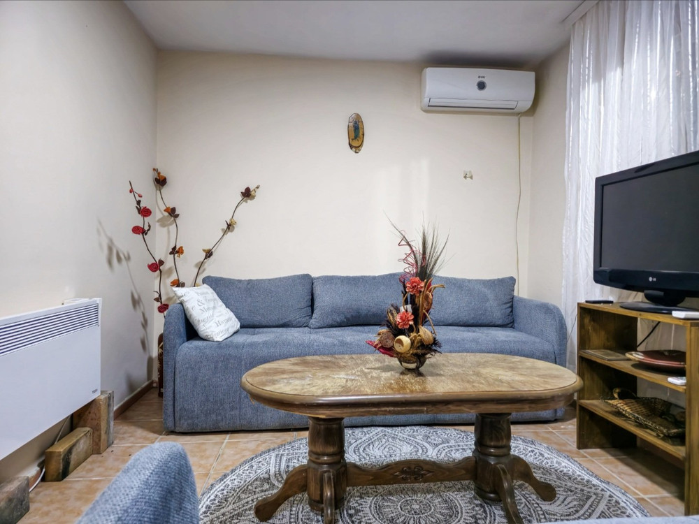 Villa Nera preview