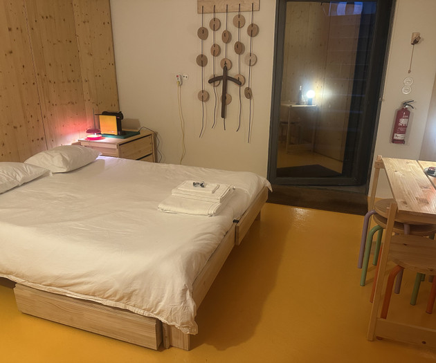 bedroom with private bathroom and patio N.4