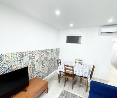 Comfortable home next to Avenida metro with AC