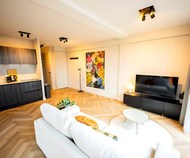 Charming City Penthouse Studio KS