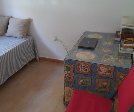 Room to rent near Reina Mercedes University Campus