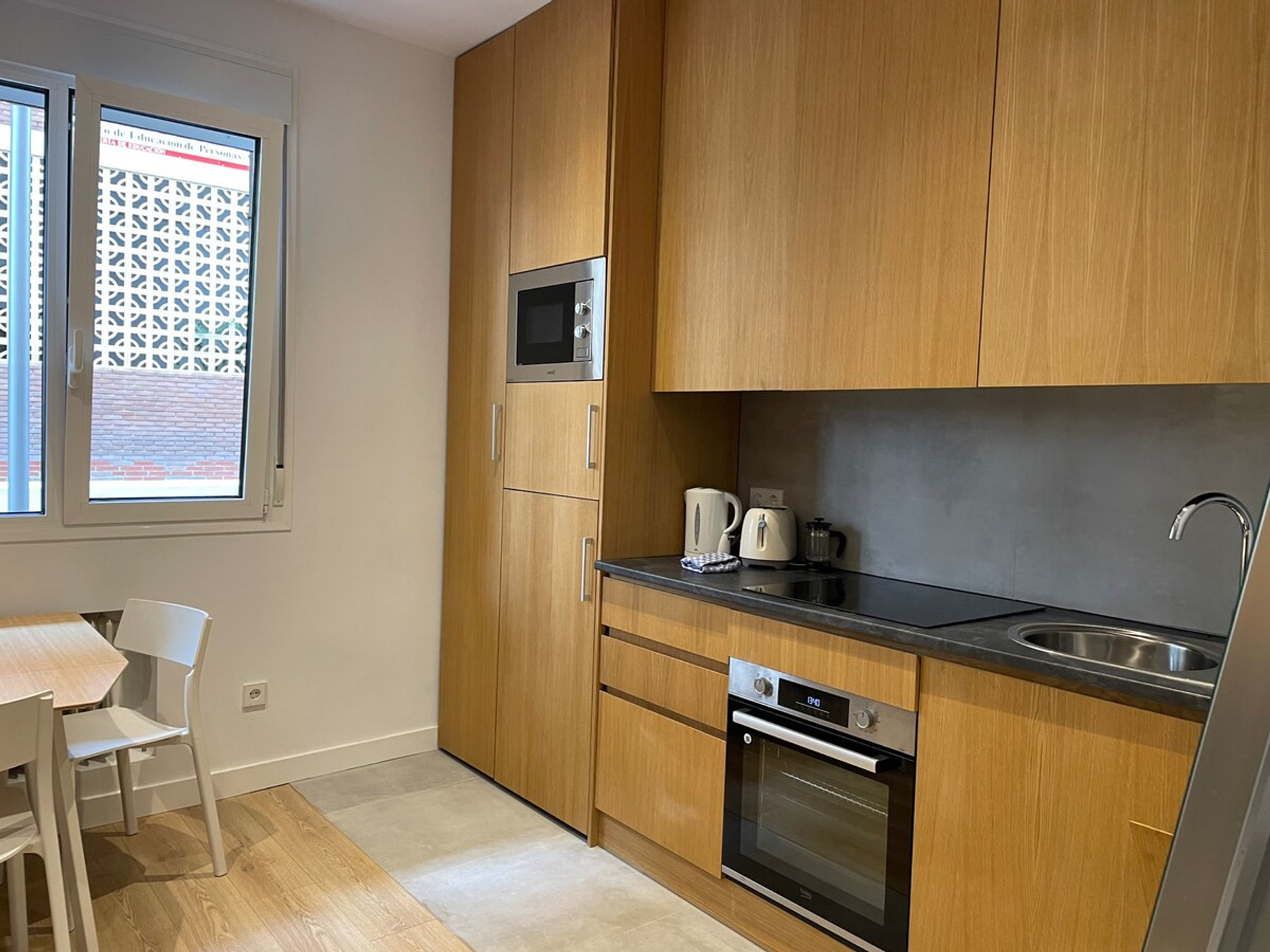 Full kitchen image 1