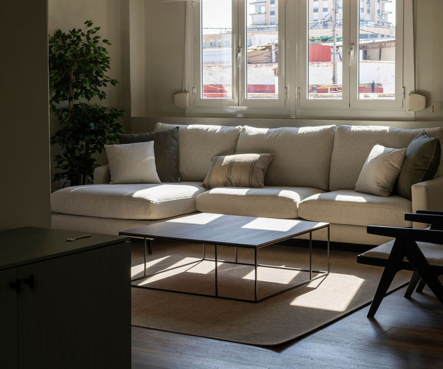 Big apartment with terras, Calle del Hospital 1.28