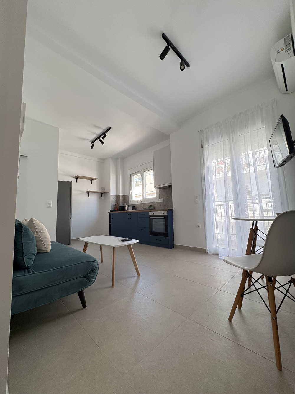 Modern Renovated 1BR | 2nd Floor | Fully Furnished preview