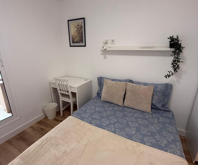 Double bedroom with private bathroom
