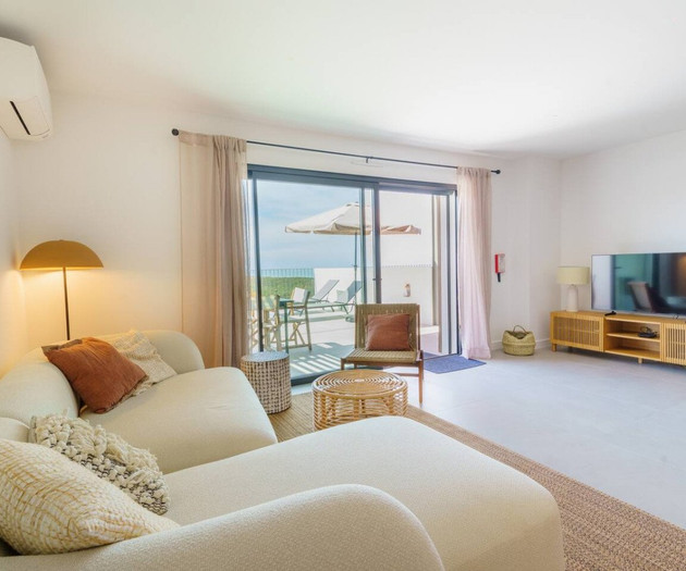 Apartamento luminoso e elegante à beira-mar