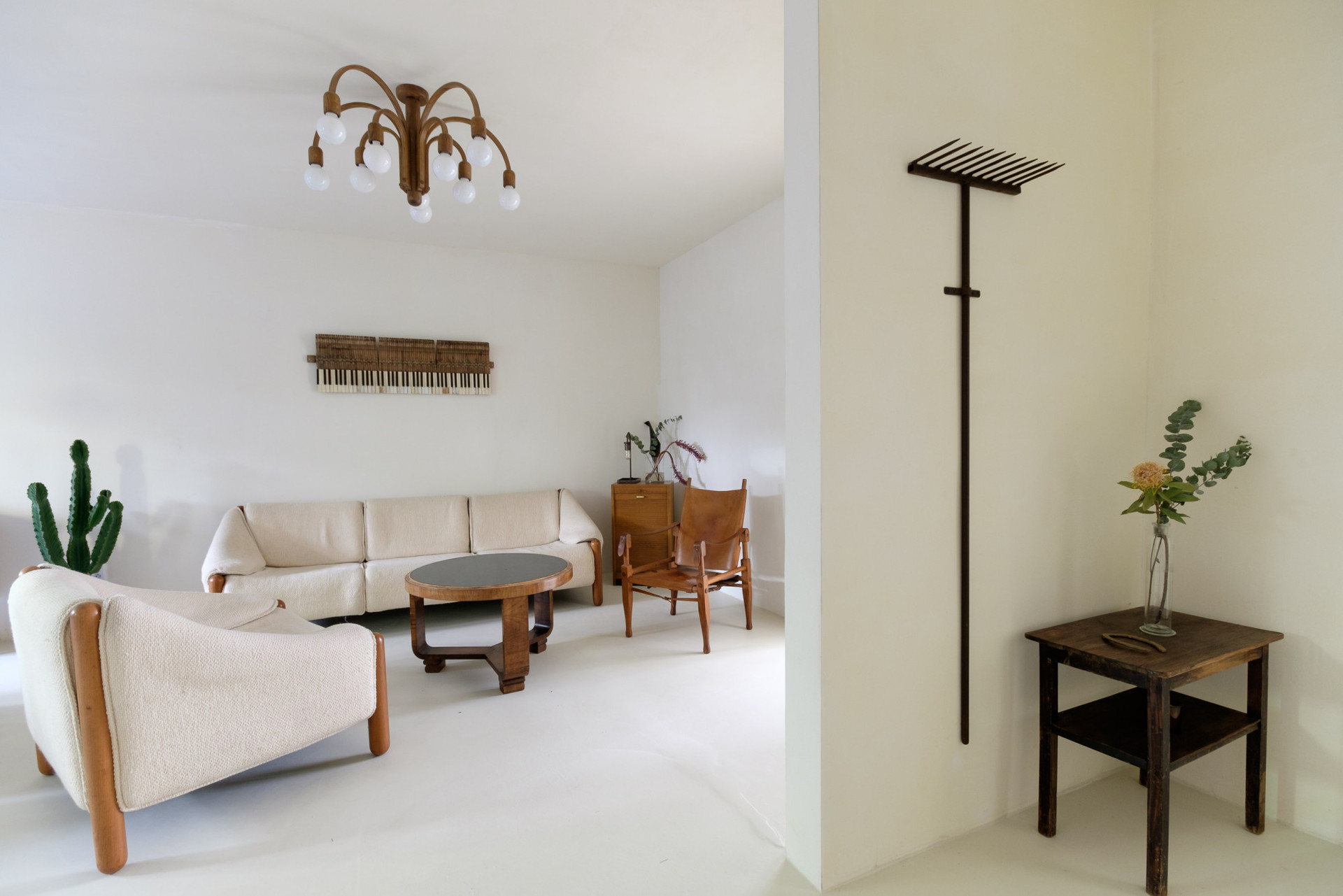 Escape the city bustle and retreat into your serene minimalist home in Berlin Mitte. Here's the entrance and living room.