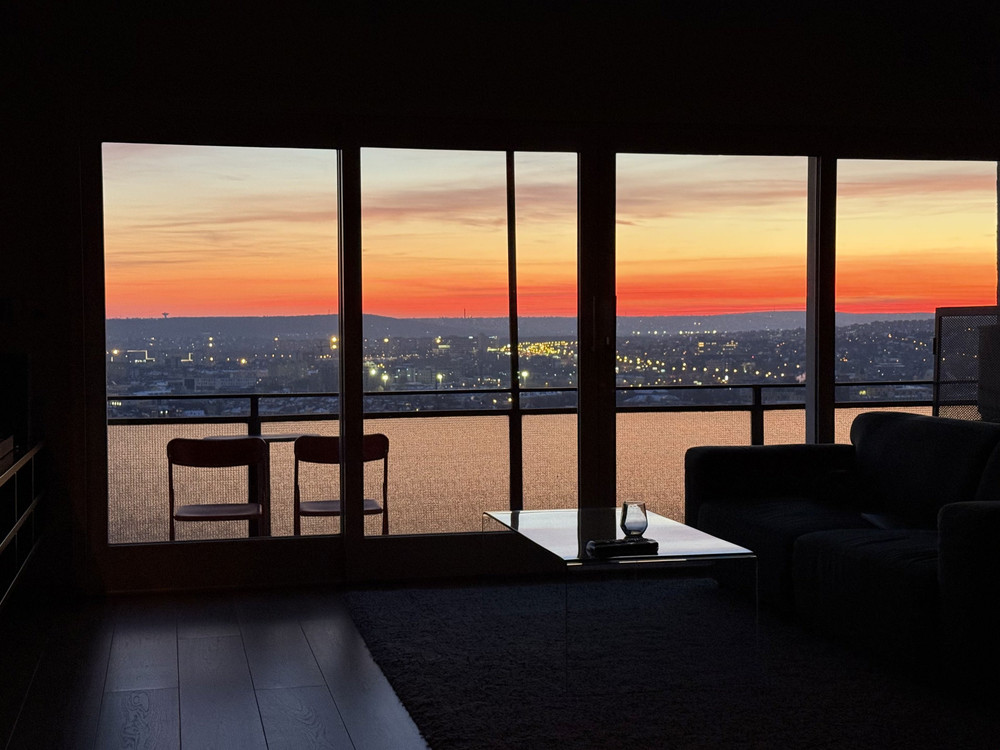 Calm Panoramic Luxury Apartment 10 min to Center preview