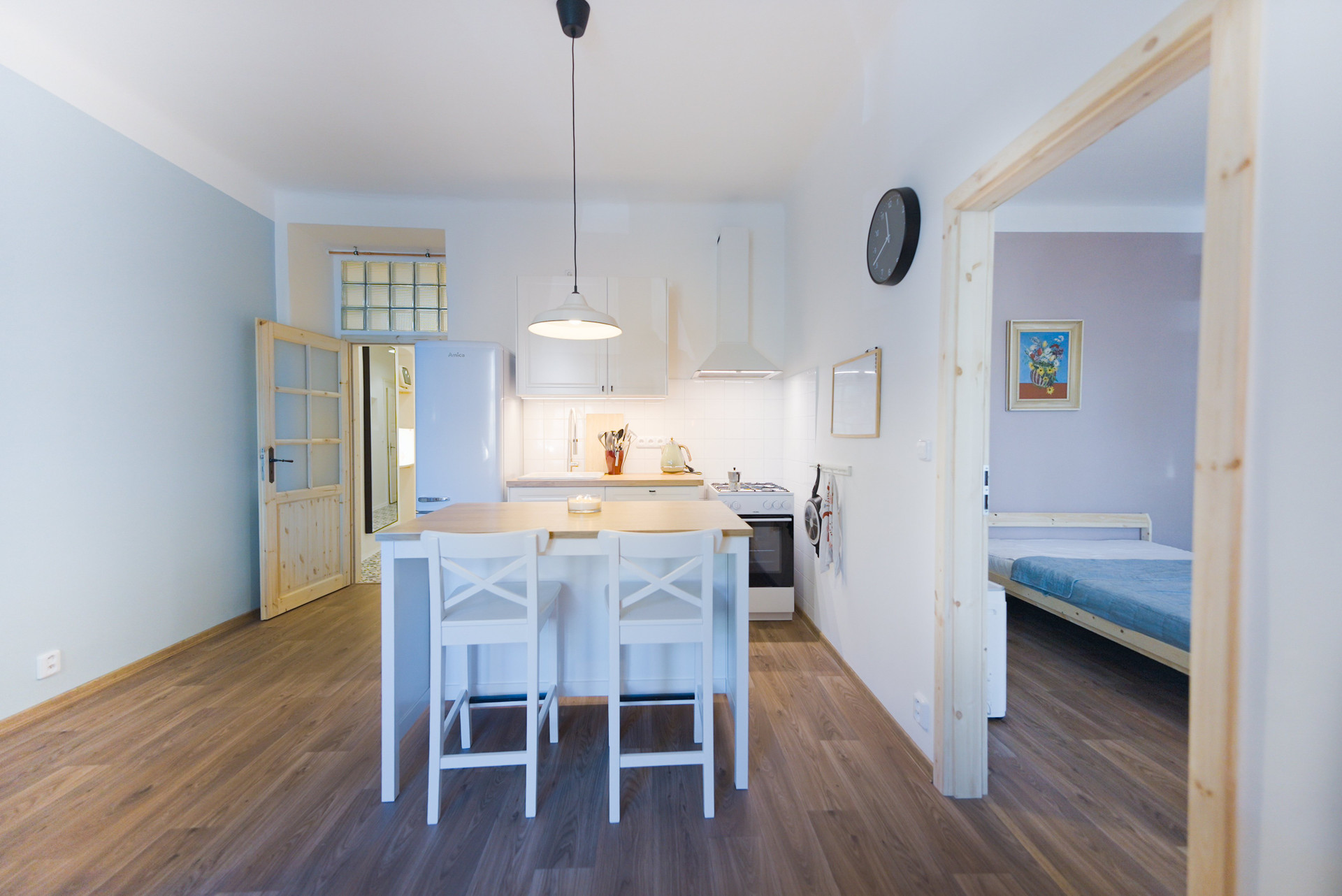 Open kitchen with island seating