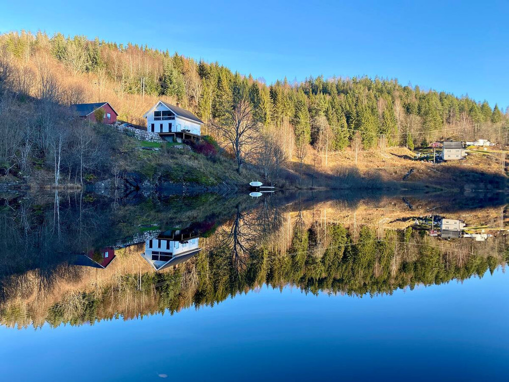 Idyllic Norwegian Lake House Retreat preview