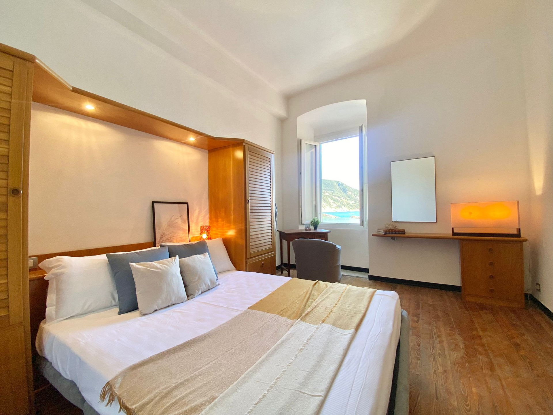 Bright master bedroom sea view