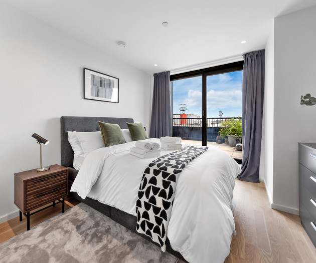 Penthouse Apartment with City Views, Parking + 2BR