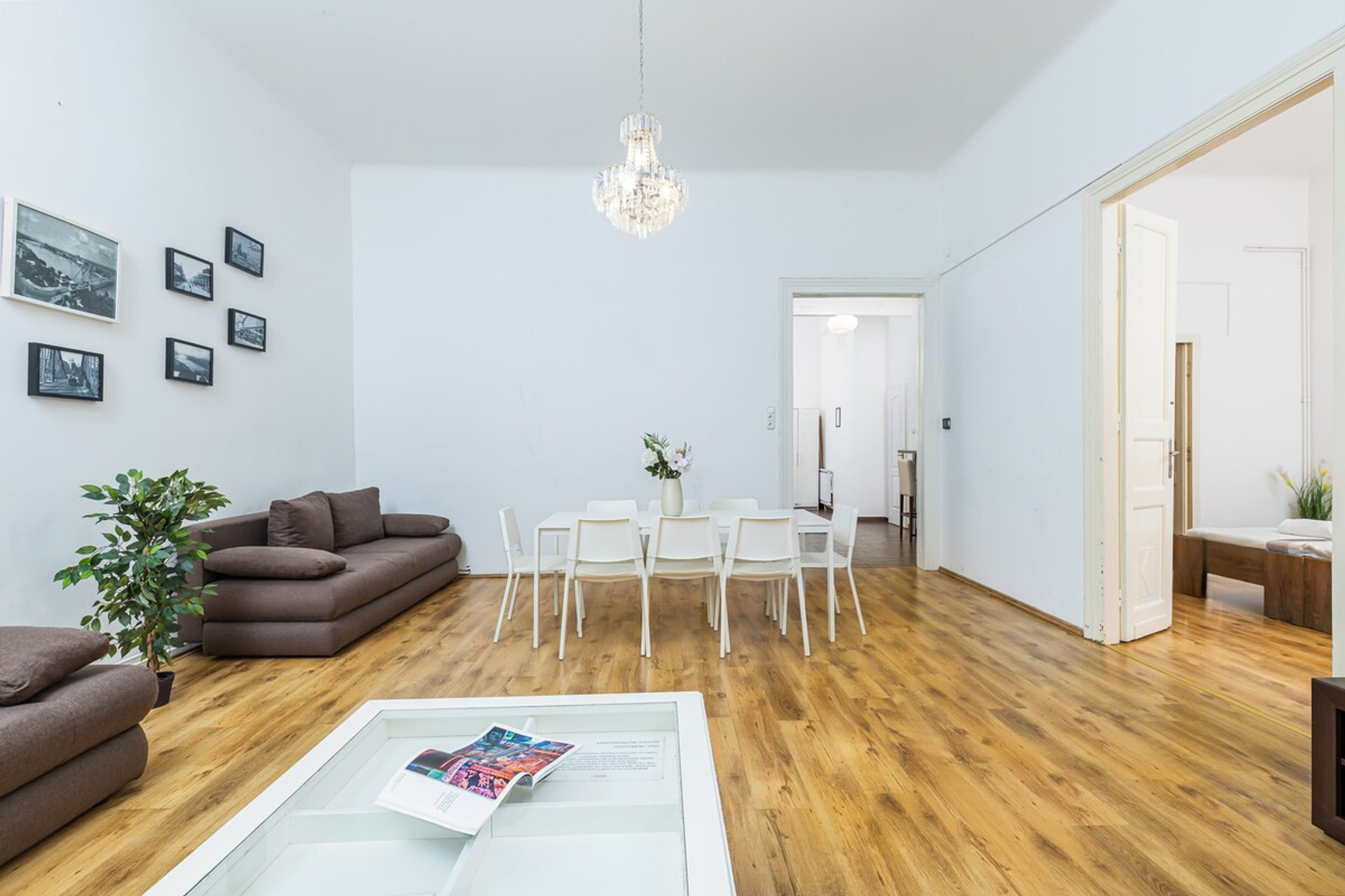 Living room image 4