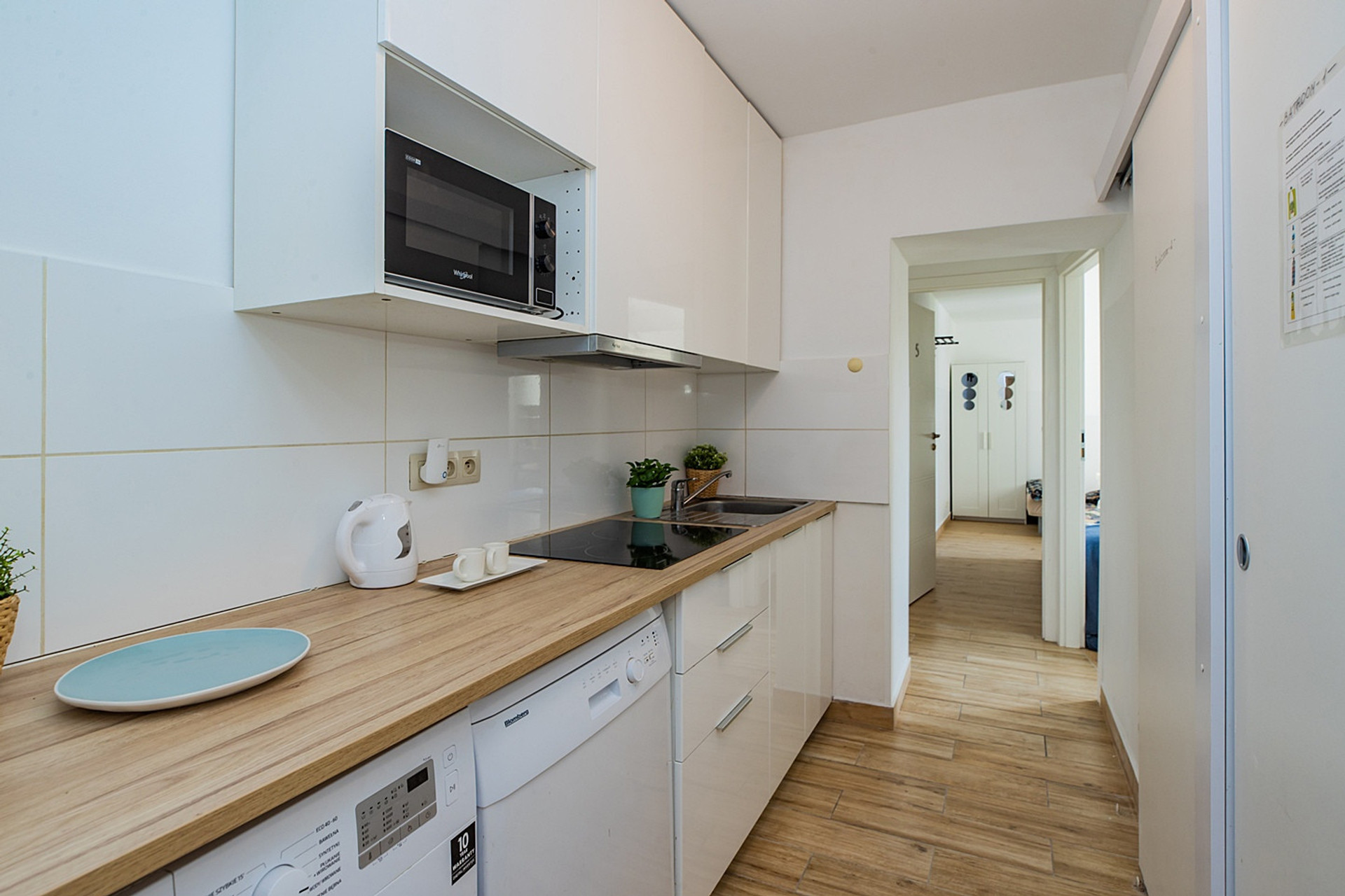 White kitchen 
