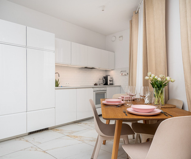 Studio apartment, Kolejowa 9/79