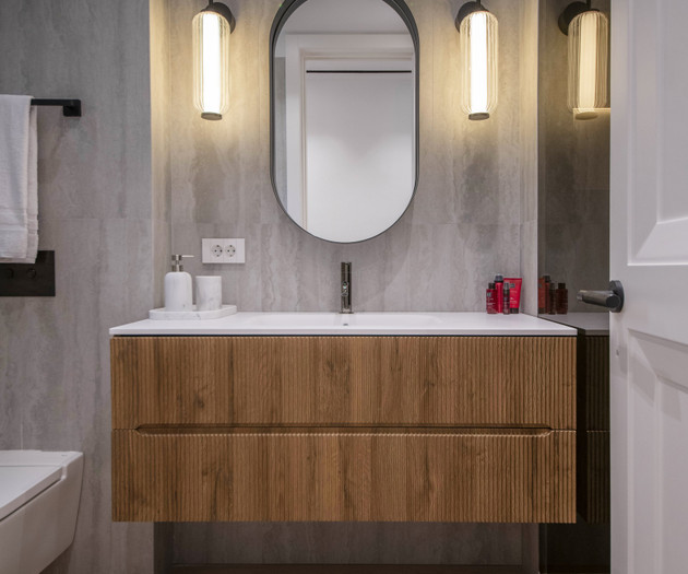 Bathroom vanity with mirror