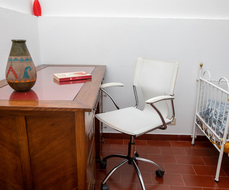 Bela Vista Coliving: room with big desk