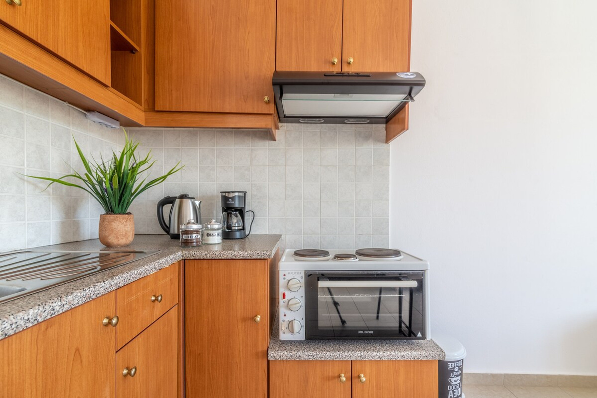 Full kitchen image 2