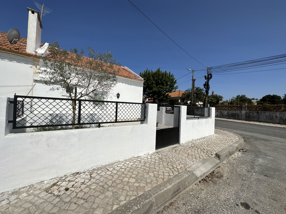 COZY VILLAGE HOUSE-30 min from Lisbon